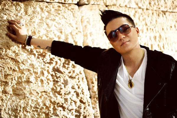 Б.Амархүү улс төр рүү урваж, олныг ангайлгав